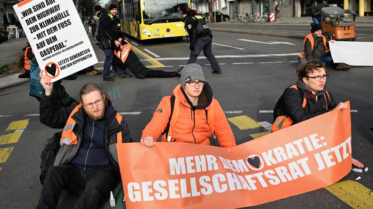 Aktivisté chtějí „zastavit“ Berlín. Zapojí se i organizátor blokád v Praze